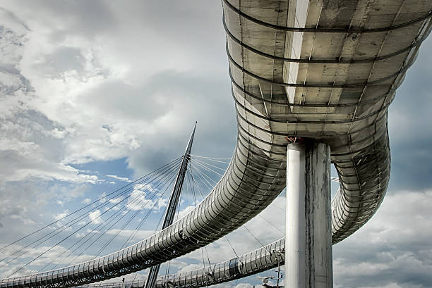 pescara, ponte del mare: ponte sostenuto da cavi, abruzzo, italia, hdr - pescara foto e immagini stock