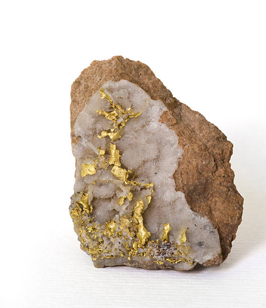 museum mineral-serie: native gold auf quarz eritrea. 4 cm hoch. - gold edelmetall stock-fotos und bilder