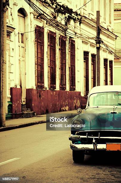 Vintage Car En Cienfuegos Foto de stock y más banco de imágenes de Baracoa - Baracoa, Camagüey, Cienfuegos