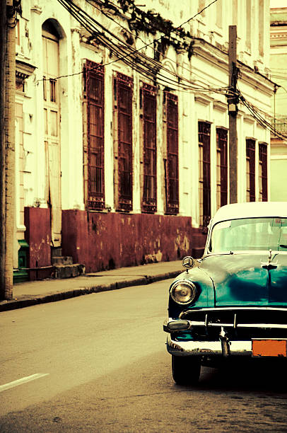 istock Vintage car in Cienfuegos 488571997