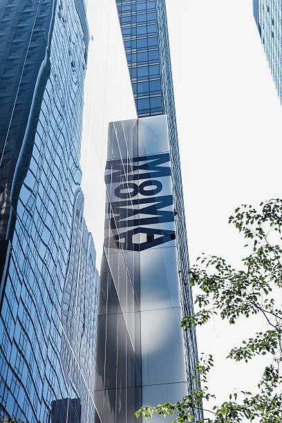 view of the moma building in new york - 紐約市現代藝術博物館 個照片及圖片檔