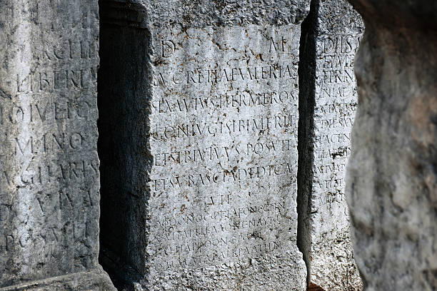 古代ローマの墓、ラテン文字 - ancient rome text latin script roman ストックフォトと画像