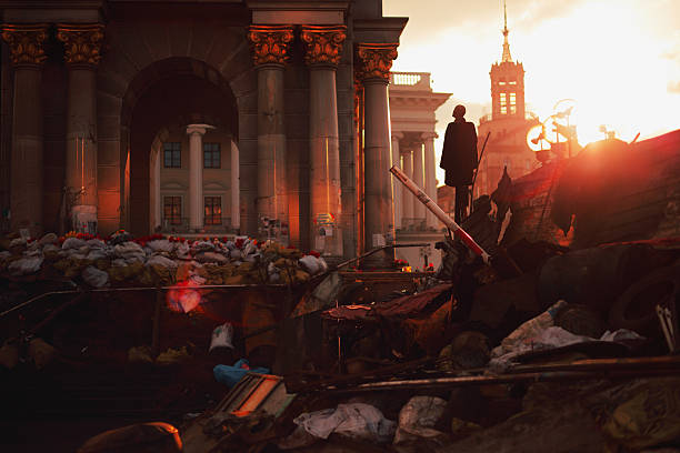 barricades at euromaidan in kiev - kiev 個照片及圖片檔
