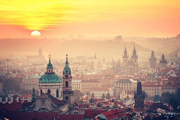 プラハでは、日の出 - travel monument church roof ストックフォトと画像