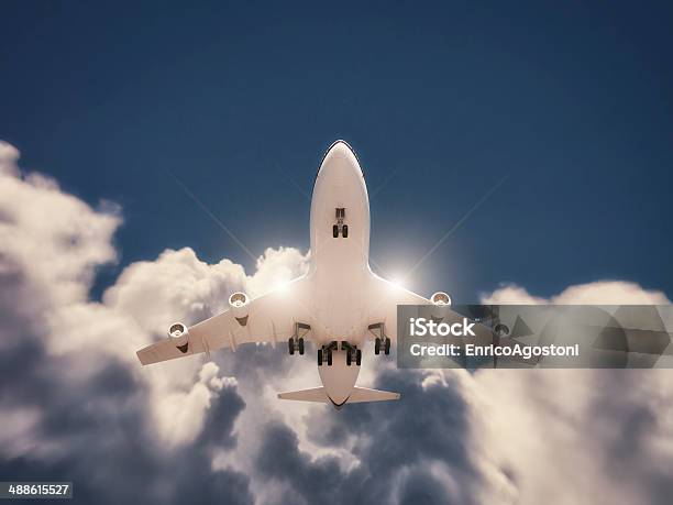 Aeromobili Di Grandi Dimensioni È Decollare - Fotografie stock e altre immagini di Aereo di linea - Aereo di linea, Aeroplano, Affari