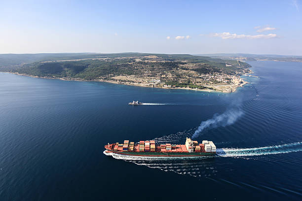 nave cargo - dardanelles foto e immagini stock