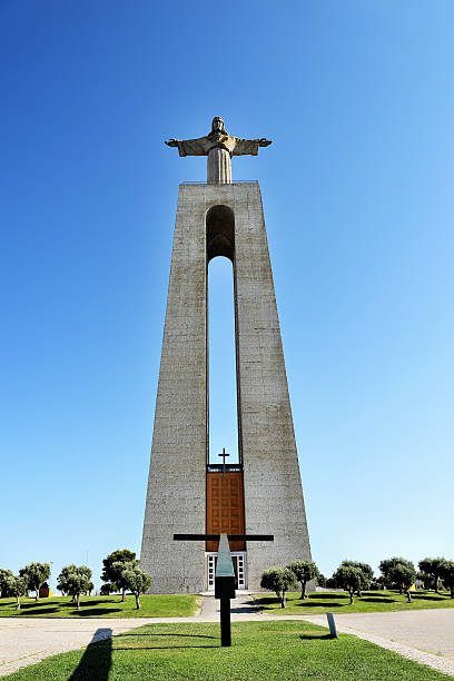 istock Jesus Christ Statue in Lisbon 488625076