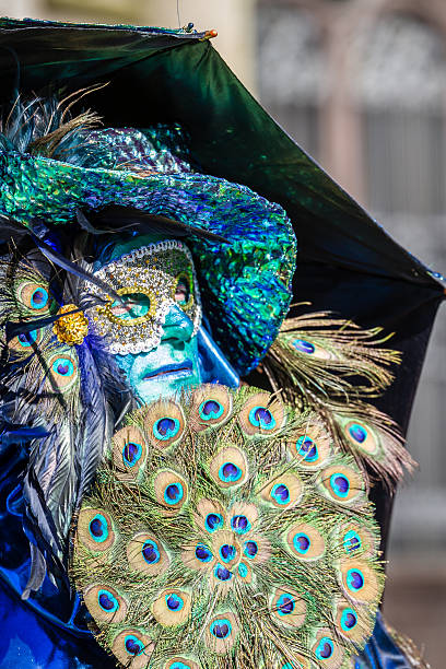 pavone ventilatore - mardi gras carnival peacock mask foto e immagini stock