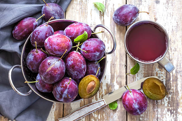 plum sok - plum leaf fruit white zdjęcia i obrazy z banku zdjęć