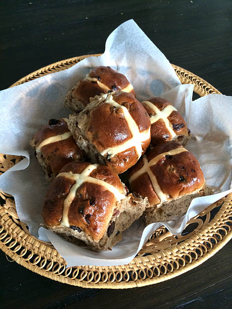 istock Hot cross buns in basket 488668581