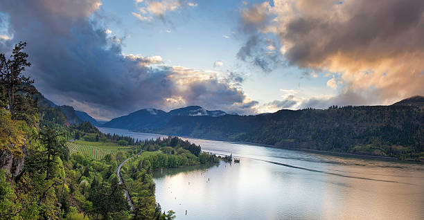 istock Columbia River Gorge Hood River Stormy Sunset 488668697