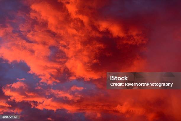 空に火 - アメリカ西部のストックフォトや画像を多数ご用意 - アメリカ西部, オレンジ色, カラー画像