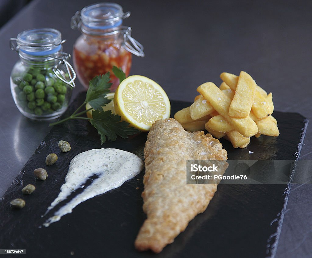 Tradizionale fish and chips - Foto stock royalty-free di Alimentazione non salutare