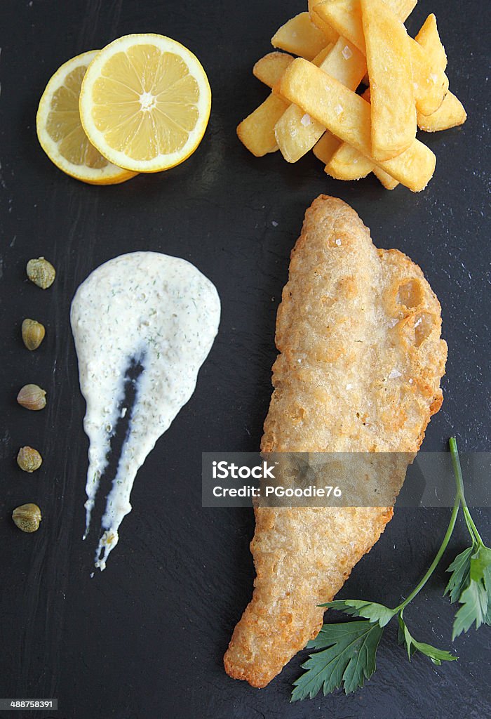 Peixe fresco e batata chips - Foto de stock de Alimentação Não-saudável royalty-free