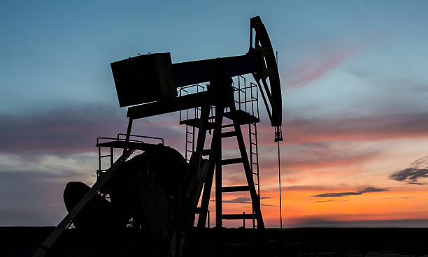istock Operating oil and gas well 488761071