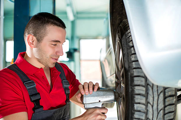 istock Car mechanic is changing tire 488761781