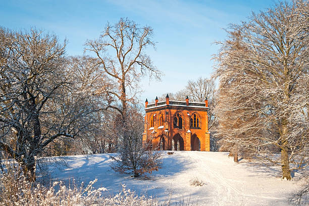 edifício gótico medieval - potsdam babelsberg fotos - fotografias e filmes do acervo