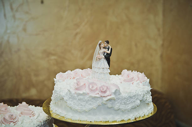 istock Cake of three parts 488784700