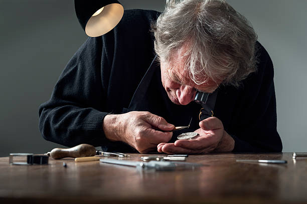 horloger - watchmaking photos et images de collection