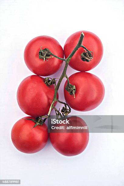 Foto de Tomates e mais fotos de stock de Alimentação Saudável - Alimentação Saudável, Branco, Caule