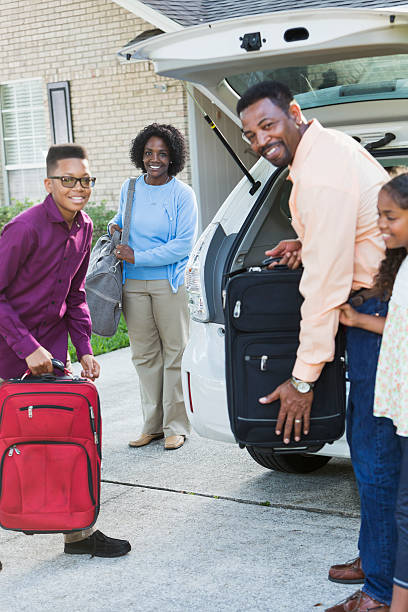 istock Family loading luggage into car going on vacation 488792970