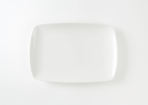 Rectángulo plato de porcelana blanca photo
