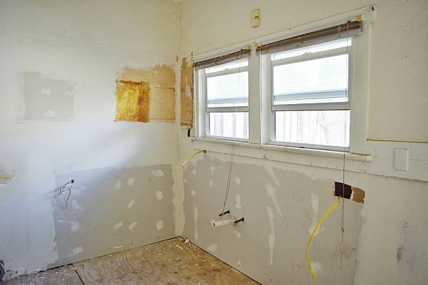 istock Flipping houses 488796506