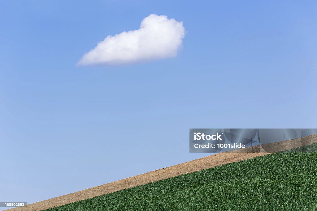 Uma nuvem no céu azul - Foto de stock de Agricultura royalty-free