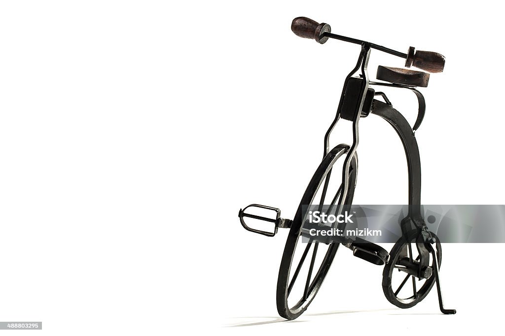 Brinquedo velocipede vintage Isolado no branco - Foto de stock de Bicicleta royalty-free
