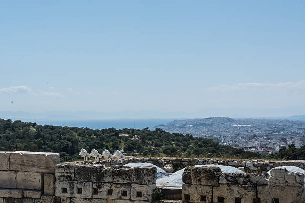 akropolis und berge - social history minerva past ancient stock-fotos und bilder