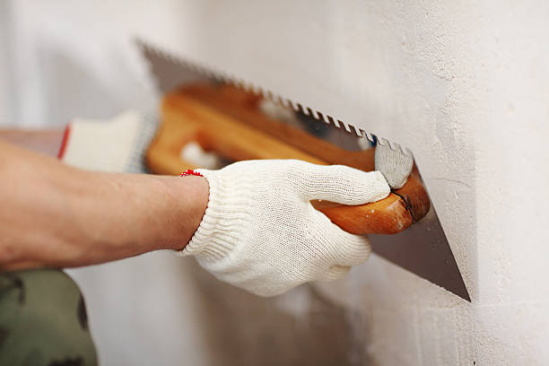 aligns wall work aligns with a spatula wall plaster stock pictures, royalty-free photos & images