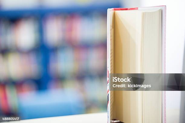 Closeup Of Book — стоковые фотографии и другие картинки Без людей - Без людей, Библиотека, Большая группа объектов