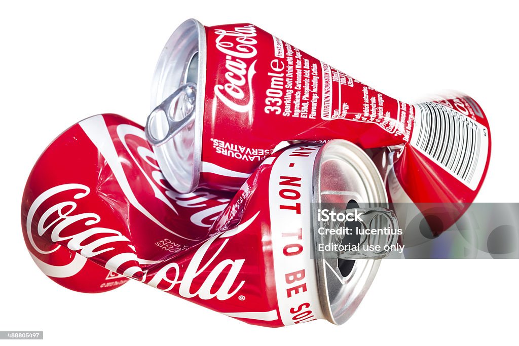 Schiacciato lattine di Coca Cola - Foto stock royalty-free di Alimentazione non salutare