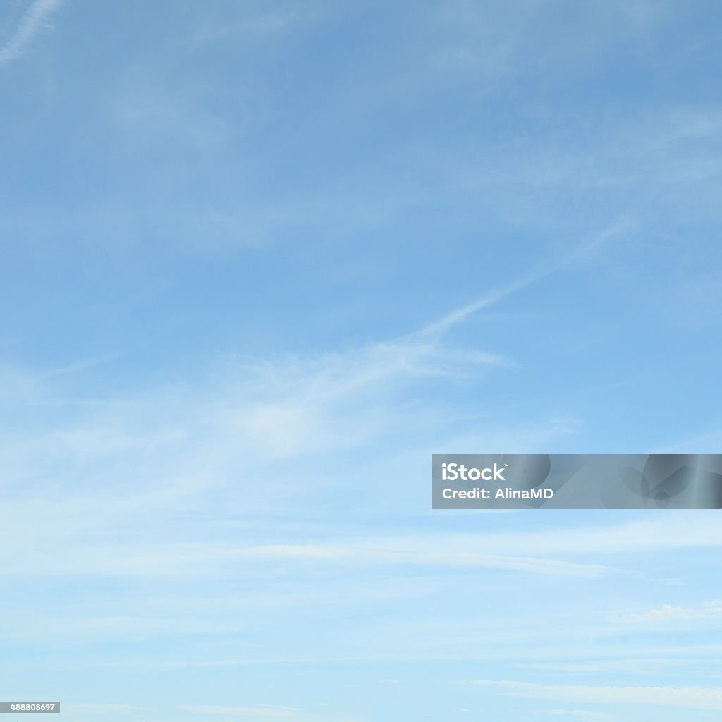 Облака в синее небо - Стоковые фото Абстрактный роялти-фри