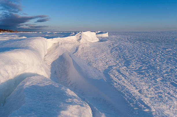 sonnenuntergang im winter - wascana lake stock-fotos und bilder