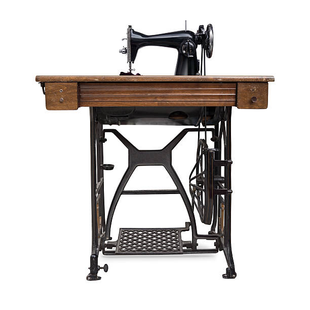 treadle máquina de costura antiga - single object machine classic style - fotografias e filmes do acervo