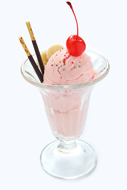istock stawberry sunday icecream 488842924