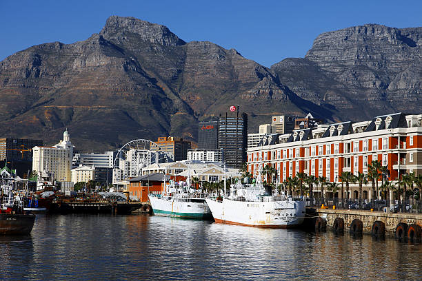 capetown vista al puerto en la puesta de sol, sudáfrica - south africa fotografías e imágenes de stock