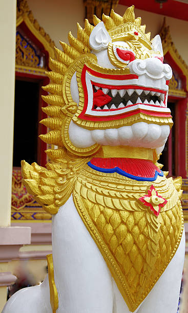 statue de lion - stone statue animal imitation asia photos et images de collection