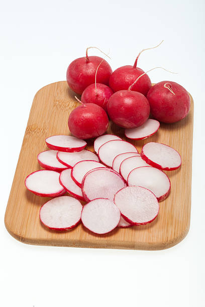 rábano al jardín - radish vegetable portion circle fotografías e imágenes de stock