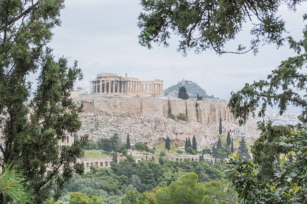 l'acropoli mountain - copy space minerva greek culture athens greece foto e immagini stock