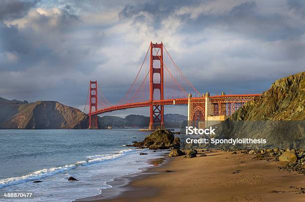Puente Golden Gate Foto de stock y más banco de imágenes de Aire libre - Aire libre, Arquitectura, Bloque de Oficinas