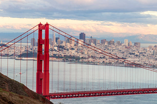 ゴールデンゲートブリッジ - san francisco county suspension bridge cityscape marin tower ストックフォトと画像