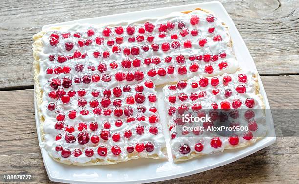 Crostata Con Panna Montata E Mirtilli Freschi - Fotografie stock e altre immagini di Bianco - Bianco, Cibo, Close-up