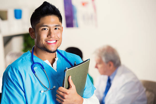 adulto joven asiática enfermero o el médico en hospital para reuniones - exam business caucasian board room fotografías e imágenes de stock