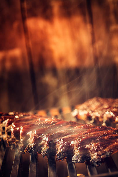 fotografii de stoc, fotografii și imagini scutite de redevențe cu marinate bbq coaste de porc pe gratar grill - costiţă de porc