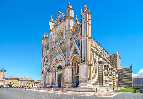 Glimpse of Piazza del Duomo in Florence visited by numerous tourists, where overlooks the cathedral complex: the Cattedrale di Santa Maria del Fiore, the Battistero di San Giovanni and the Giotto's Campanile, all part of the UNESCO World Heritage Site.