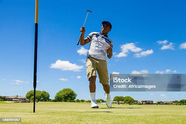 アフリカのゴルファーのお祝いに彼のパットれます - お祝いのストックフォトや画像を多数ご用意 - お祝い, ゴルフ, ゴルフ選手