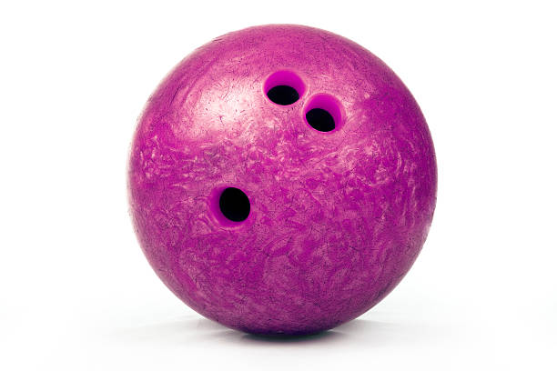 palla gioco del bowling su sfondo bianco - palla da bowling foto e immagini stock