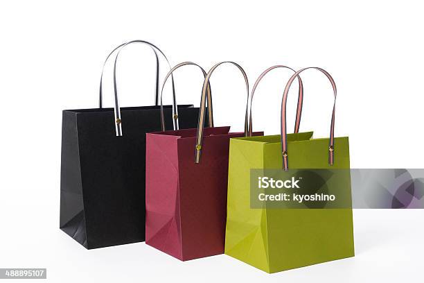 列の色鮮やかな白い背景の上のショッピングバッグ - からっぽのストックフォトや画像を多数ご用意 - からっぽ, カットアウト, カラフル